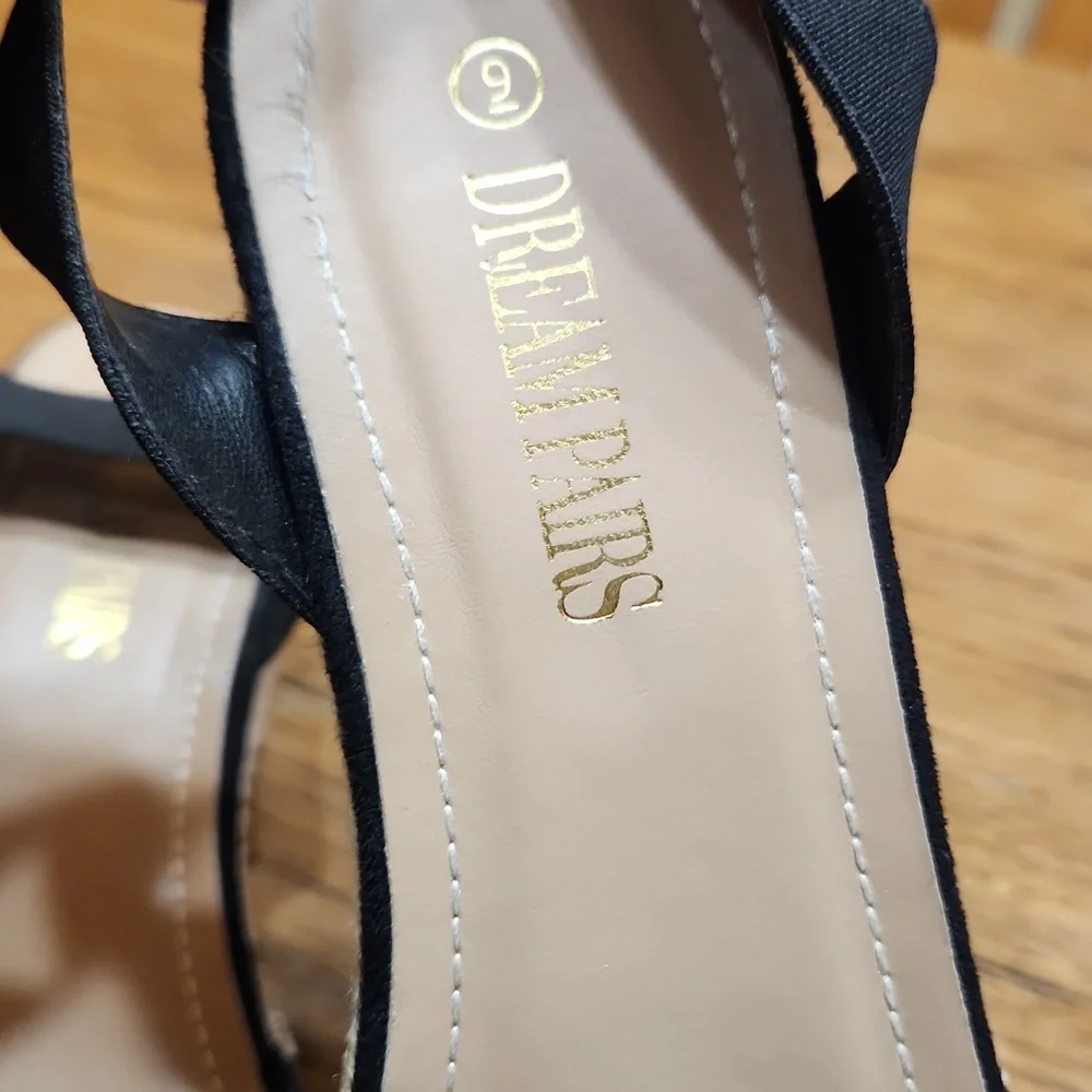 Dream Pairs Wedge Ankle Strap Size 9